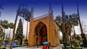 تحقیق در مورد آثار تاریخی و بناهای تاریخی اصفهان  ❤ دانلود PDF